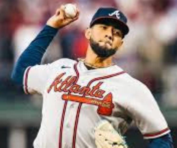 Se refuerzan Bravos con Robert Suárez Se refuerzan Bravos con Robert Suárez