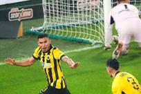 Anota Orbelin y gana el AEK en Grecia
