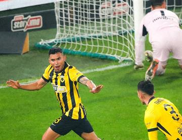 Anota Orbelin y gana el AEK en Grecia
