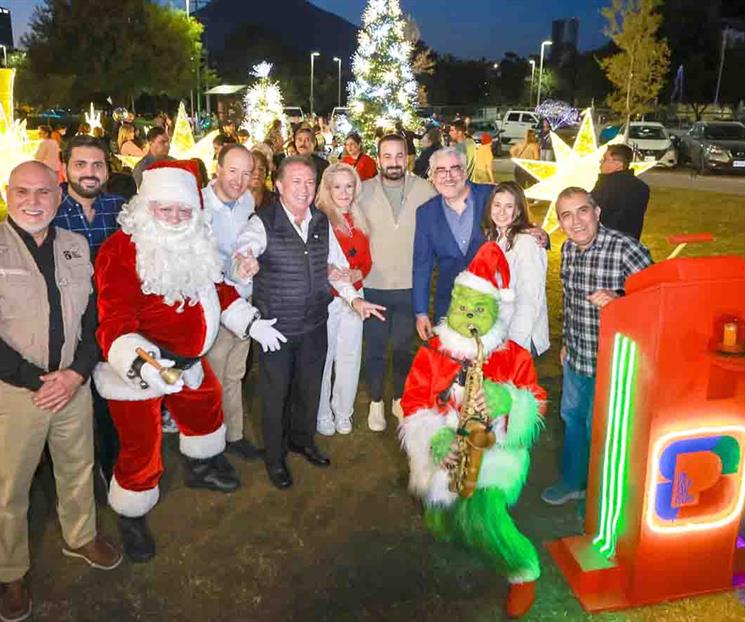 Encienden en SP pino navide&ntilde;o