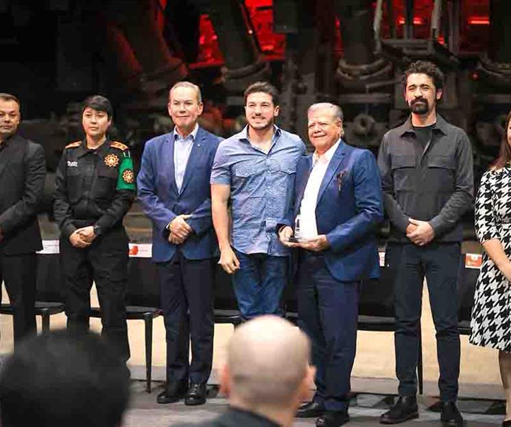 Reconocen a operadores del transporte público Reconocen a operadores del transporte público