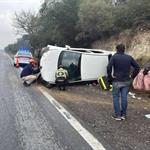 Vuelca automovilista en Linares