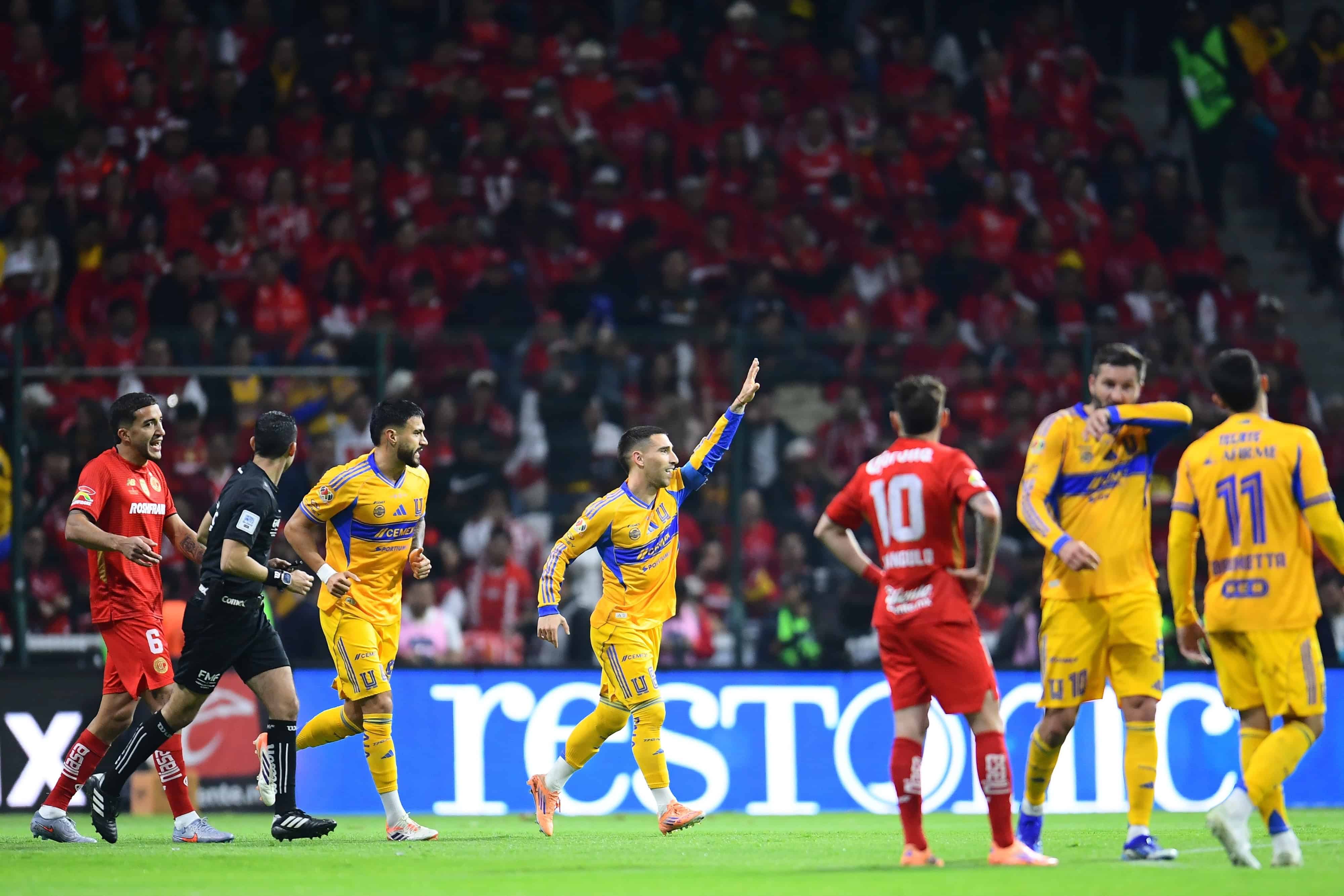 Fernando Gorriar&aacute;n hace el 1-0.