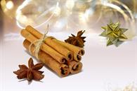 Navidad 2025: &iquest;por qu&eacute; va una vara de canela en el &aacute;rbol?