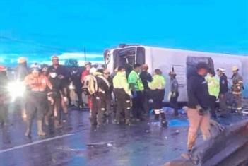 Deja 8 muertos volcadura de camión urbano en la Miguel Alemán Deja 8 muertos volcadura de camión urbano en la Miguel Alemán