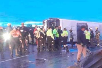 Deja 8 muertos volcadura de cami&oacute;n urbano en la Miguel Alem&aacute;n