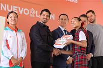 Entregan Ipads a j&oacute;venes estudiantes