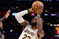 Dram&aacute;tica remontada de Lakers sobre Suns