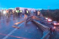 Vuelca camión urbano y deja 8 muerto Vuelca camión urbano y deja 8 muerto