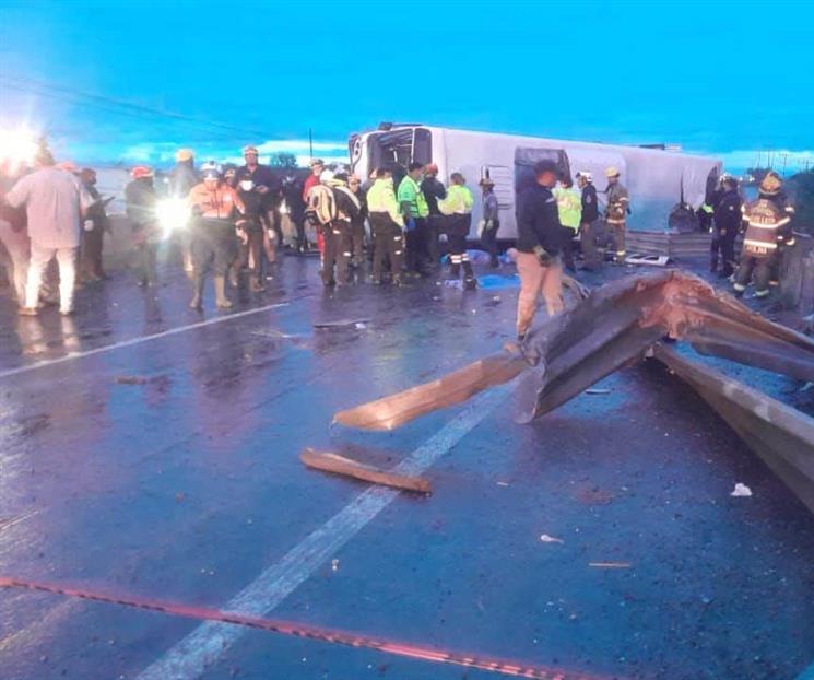 Suben a nueve fallecidos por volcadura de Ruta 611