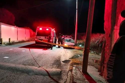 Fallece tras impactar auto con poste