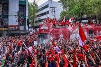 Desfila el campe&oacute;n