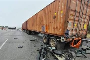 Termina volcado cami&oacute;n de transporte de personal