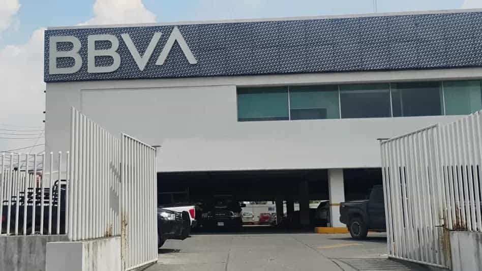 Una cajera de una instituci&oacute;n bancaria de Monterrey, fue sentenciada a pasar siete a&ntilde;os de prisi&oacute;n, por un Juez Federal, al ser acusado de disponer dinero en forma indebida de los clientes que le confiaban sus chequeras.