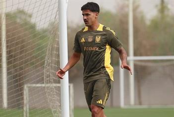 Operan a R&oacute;mulo Zwarg del tobillo 