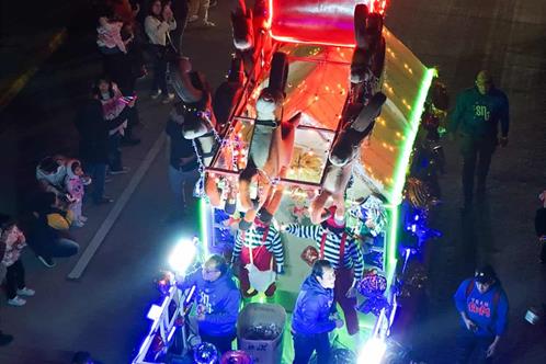 Llevan San Nicol&aacute;s y Escobedo el esp&iacute;ritu navide&ntilde;o a sus habitantes