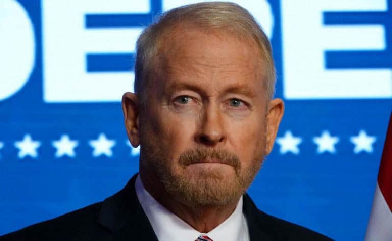 Llama embajador Johnson a trabajar contra el lavado de dinero Llama embajador Johnson a trabajar contra el lavado de dinero