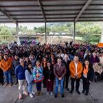 Reciben cuidadoras tarjeta de ayuda