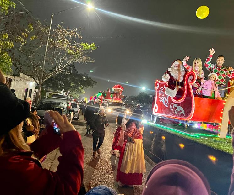 Realiza SC desfile navide&ntilde;o