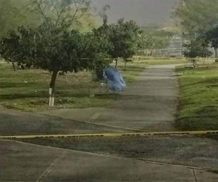 Lo encuentran muerto en una banca