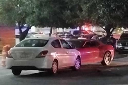 Ejecutan a dos hombres al salir de restaurante