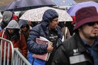 Lluvia y desorganización, arruinan entrega de libros de Taibo Lluvia y desorganización, arruinan entrega de libros de Taibo