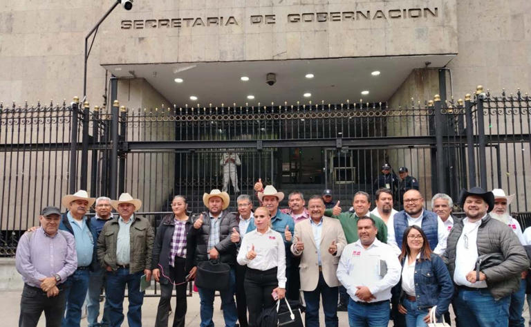 Sostienen transportistas y productores mesa de trabajo con Segob Sostienen transportistas y productores mesa de trabajo con Segob
