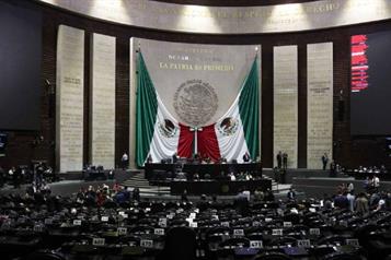 Sesionan Legisladores menos de una hora y se van