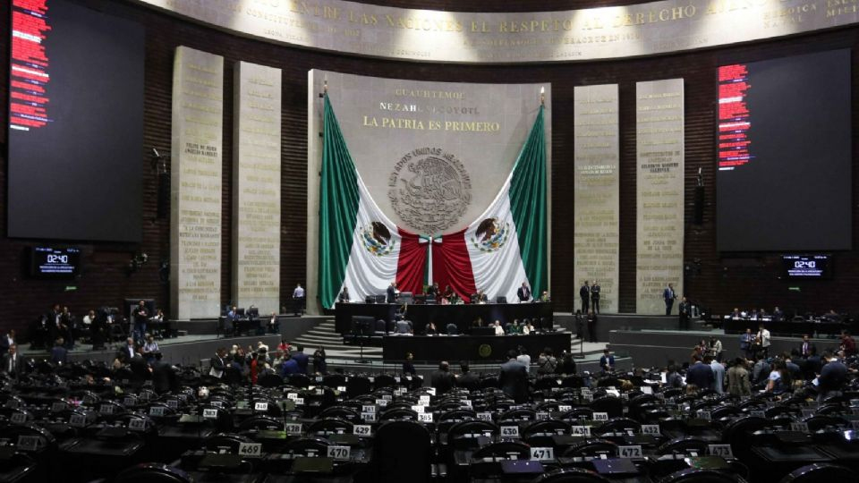 Sesionan Legisladores menos de una hora y se van Sesionan Legisladores menos de una hora y se van