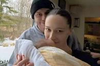 Debuta Pete Davidson como papá con su novia Elsie Hewitt Debuta Pete Davidson como papá con su novia Elsie Hewitt