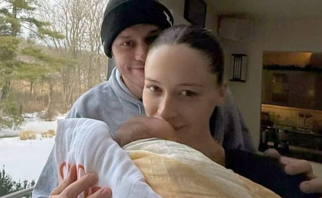 Debuta Pete Davidson como pap&aacute; con su novia Elsie Hewitt