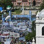 Miles marchan en protesta sindical contra Milei