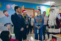 Visitan Santa Claus y superh&eacute;roes a ni&ntilde;os del Materno Infantil