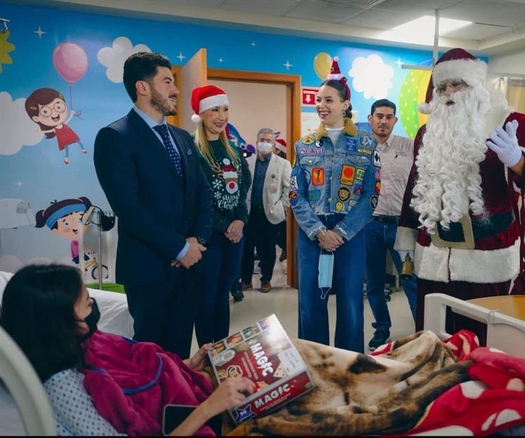 Visitan Santa Claus y superh&eacute;roes a ni&ntilde;os del Materno Infantil