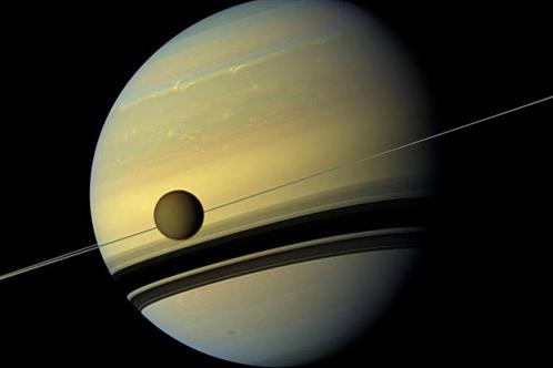 Revelan que luna de Saturno, podr&iacute;a no tener un oc&eacute;ano