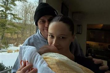 Pete Davidson debuta como pap&aacute; con su novia Elsie Hewitt