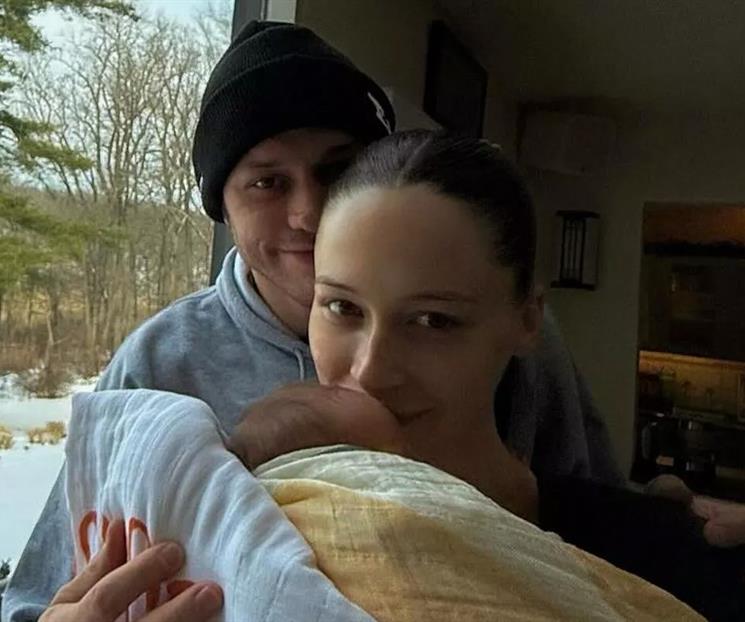 Pete Davidson debuta como pap&aacute; con su novia Elsie Hewitt