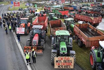 Protestan agricultores en Francia