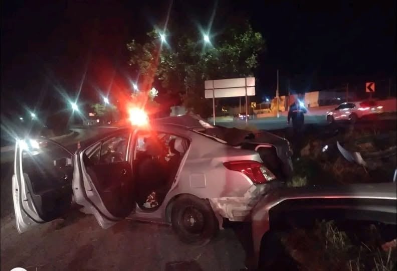 Cuatro lesionados tras estrellamiento de auto en Allende