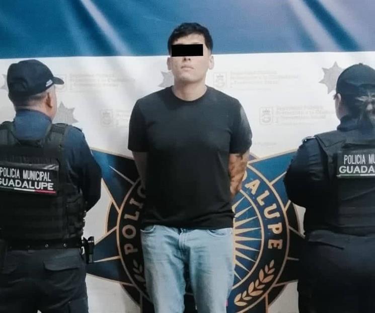 Anuncia auto en venta por Facebook y lo asaltan; arrestan a uno