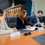 Firma Secretar&iacute;a de Econom&iacute;a convenio con empresas