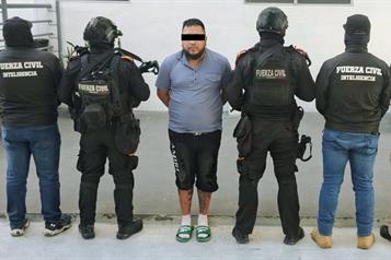 Detienen a hombre con drogas; tiene orden de aprehensi&oacute;n