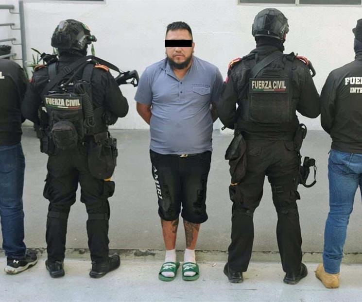 Detienen a hombre con drogas; tiene orden de aprehensi&oacute;n