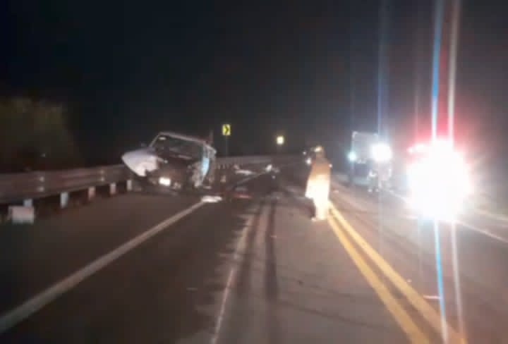 Muere conductor tras choque volcadura en carretera a Laredo