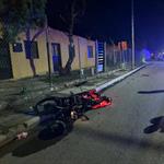 Motociclista resulta lesionado en choque