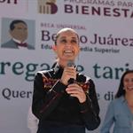 Sheinbaum entrega becas Benito Ju&aacute;rez en Quer&eacute;taro