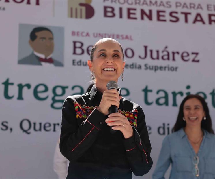 Sheinbaum entrega becas Benito Ju&aacute;rez en Quer&eacute;taro