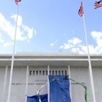 Rechazan a Trump por rebautizar el Centro Kennedy