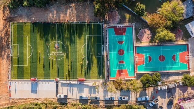 Inauguran en Santiago una cancha de futbol 7