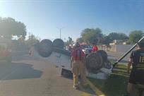 Vuelca tras evitar impactar moto